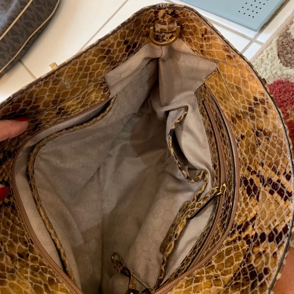 Micheal Kors in style bag - Picture 5 of 6